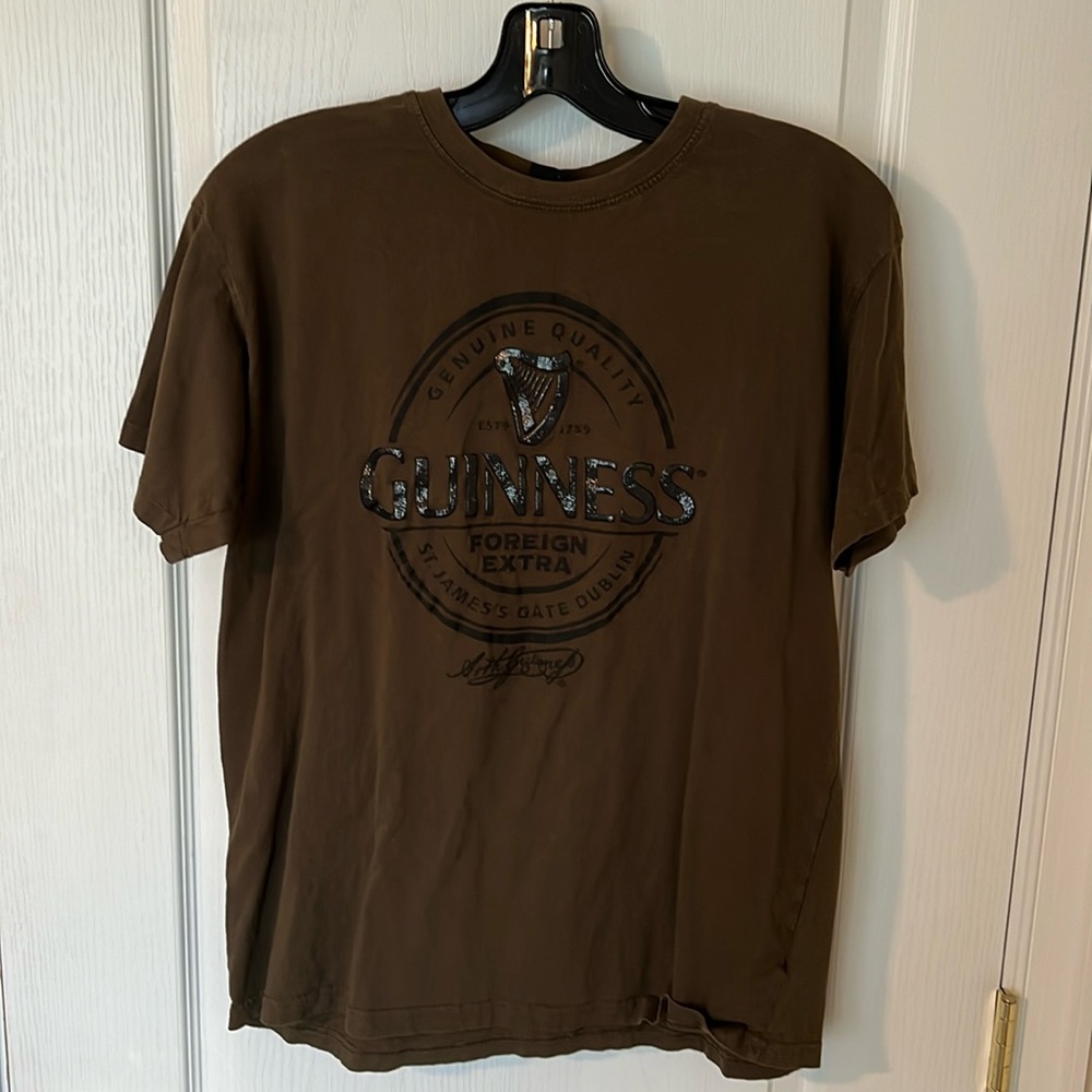 Men’s large Guinness t shirt